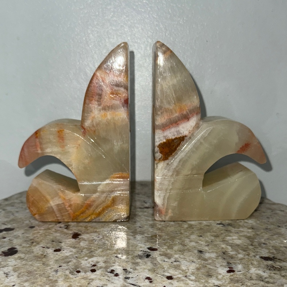 Vintage Carved Stone Onyx Bookends Fleur-de-Lis Form Made In Mexico Heavy 6”